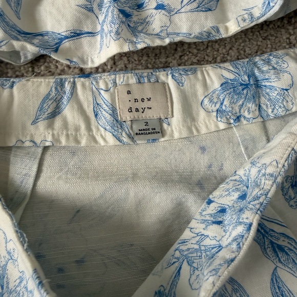 a new day White and Blue Floral Top - Picture 2 of 4